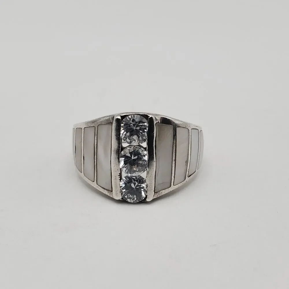 925 Sterling Silver Vintage Real MOP & Round-Cut CZ Ring Size 7